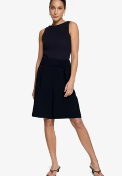 Bermuda-Shorts mit Gürtel