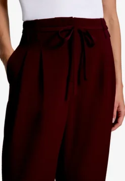 Elegante Stoffhose mit Bindegürtel