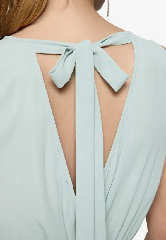 Jumpsuit mit Gürtel und weitem Bein
