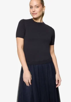 Kurzarmpullover mit Wellensaum